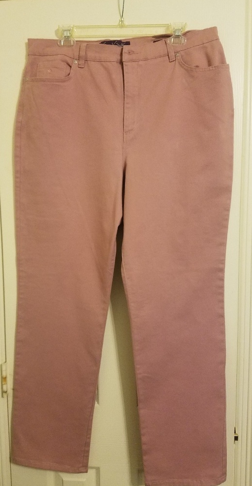 Gloria  Vanderbilt  long pants. Size 16. New never